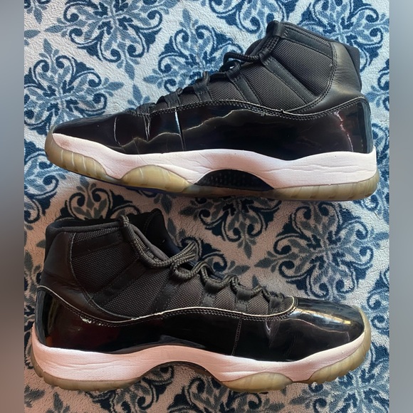 Air Jordan 11 Space jam 2016s. Size 13 (Cheap lmk) - Picture 2 of 4